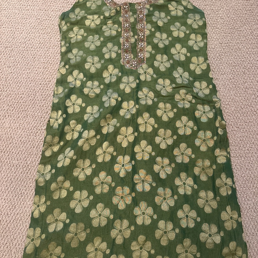 Green Embroidered Kurta - Picture 5 of 7
